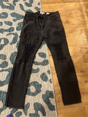 Fashion Nova Men’s Black Distressed Jeans l 34
